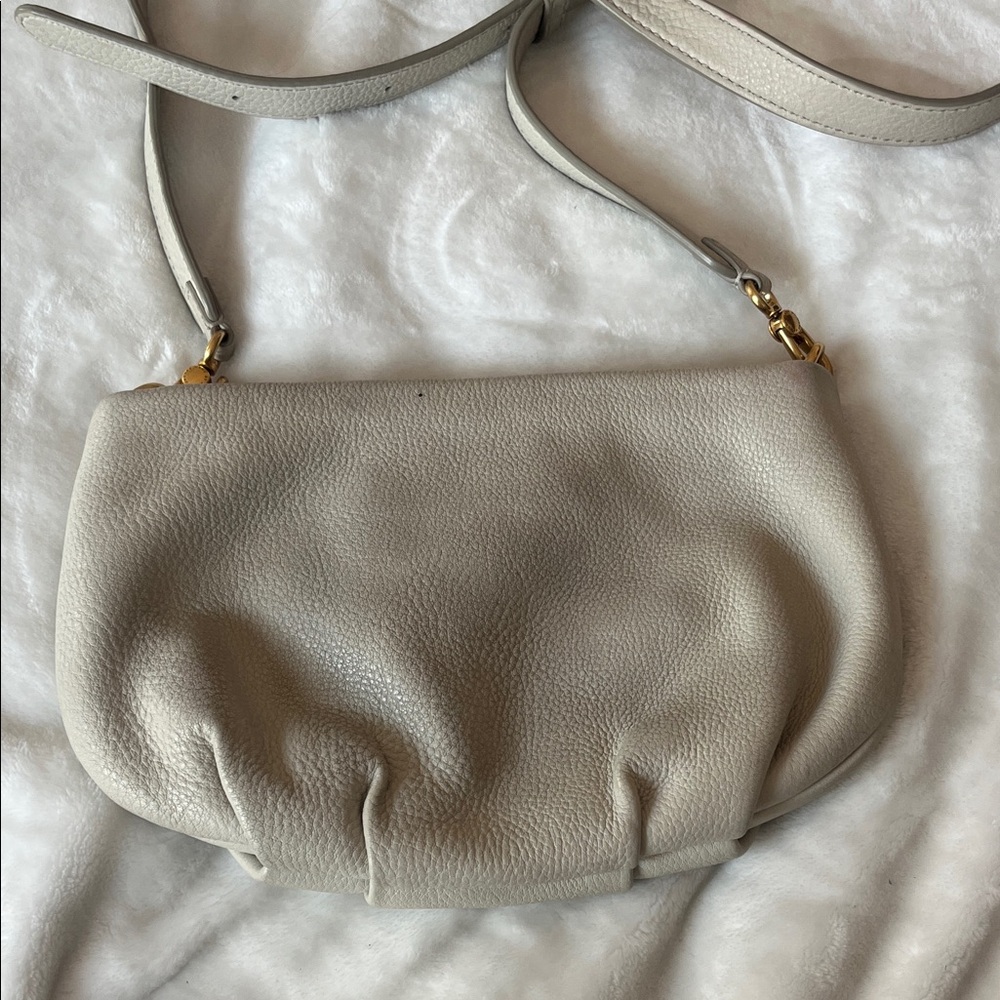 Marc By Marc Jacobs Pebbled Leather Crossbody Bag in Light Gray with Gold Plaque - Picture 2 of 4